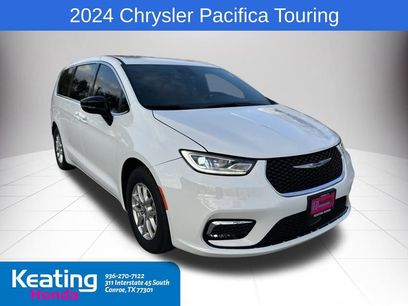 Used 2024 Chrysler Pacifica Touring