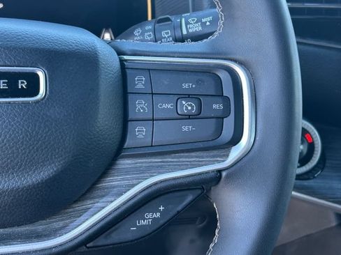 Used 2024 Jeep Wagoneer L Series II AWD/4WD image 19