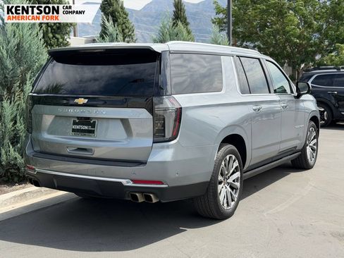 Used 2025 Chevrolet Suburban High Country AWD/4WD image 8