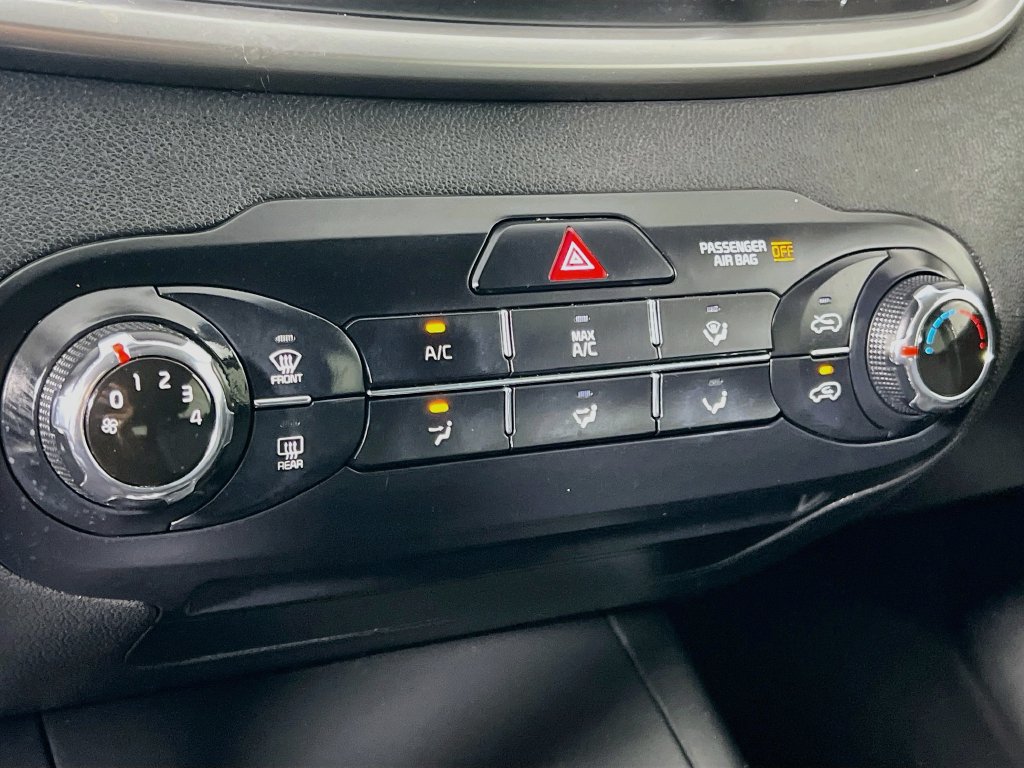 Used 2018 Kia Sorento FWD V6 image 16