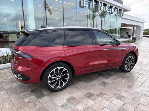 Used 2025 Lincoln Nautilus Reserve AWD/4WD image 2
