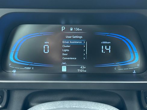 Used 2025 Hyundai Elantra Sport image 13