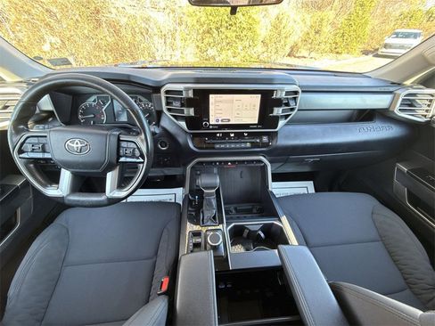 Used 2022 Toyota Tundra SR5 w/ SR5 Convenience Package image 19