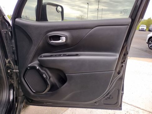 Used 2017 Jeep Renegade Altitude AWD/4WD image 17