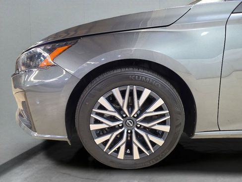 Used 2025 Nissan Altima 2.5 SV FWD image 24