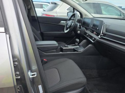 Certified 2025 Kia Sportage LX AWD/4WD image 3
