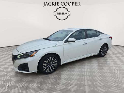 Used 2023 Nissan Altima 2.5 SV FWD image 1