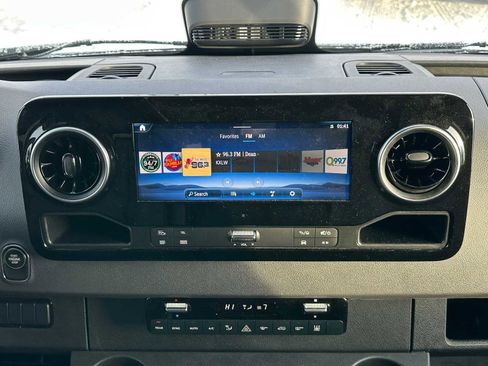 Used 2025 Mercedes-Benz Sprinter 2500 image 27