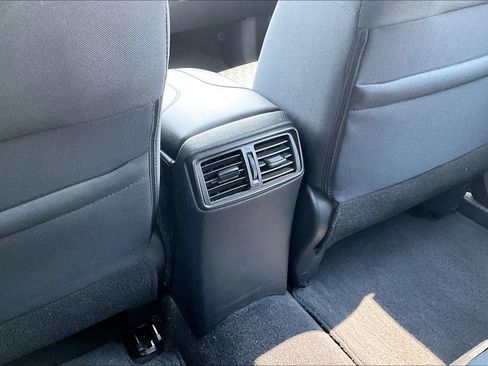 Used 2018 Nissan Rogue S AWD/4WD image 33