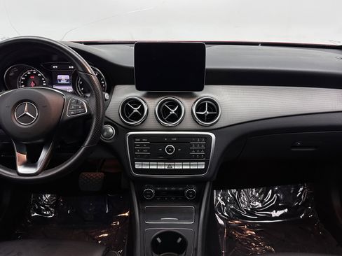 Used 2019 Mercedes-Benz GLA 250 4MATIC w/ Premium Package image 28