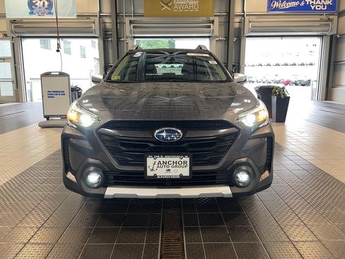Used 2025 Subaru Outback Touring AWD/4WD image 2