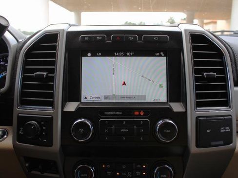 Used 2019 Ford F250 Lariat w/ Lariat Ultimate Package AWD/4WD image 37