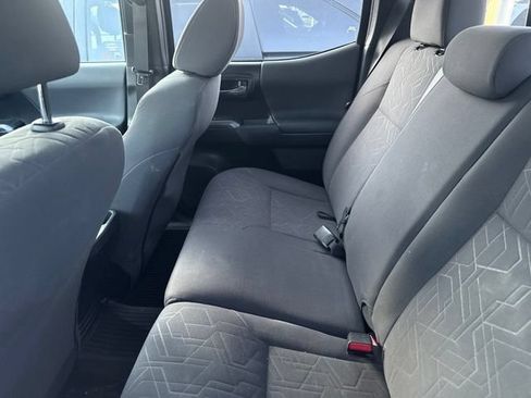 Used 2018 Toyota Tacoma TRD Sport w/ Technology Package AWD/4WD image 4