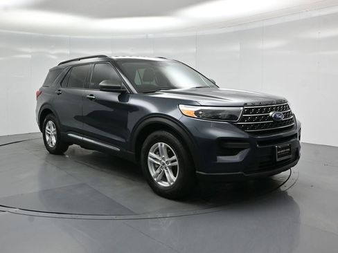 Certified 2024 Ford Explorer XLT RWD image 60