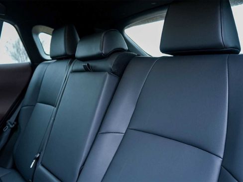 Used 2024 Toyota Venza XLE image 13