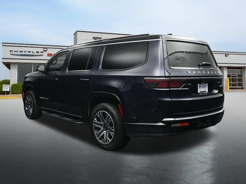 Used 2025 Jeep Wagoneer 4WD w/ Premium Group I image 3