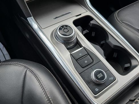 Used 2022 Ford Explorer XLT w/ Equipment Group 202A image 31