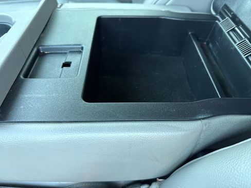 Used 2017 Ford F550 2WD Regular Cab Super Duty image 26