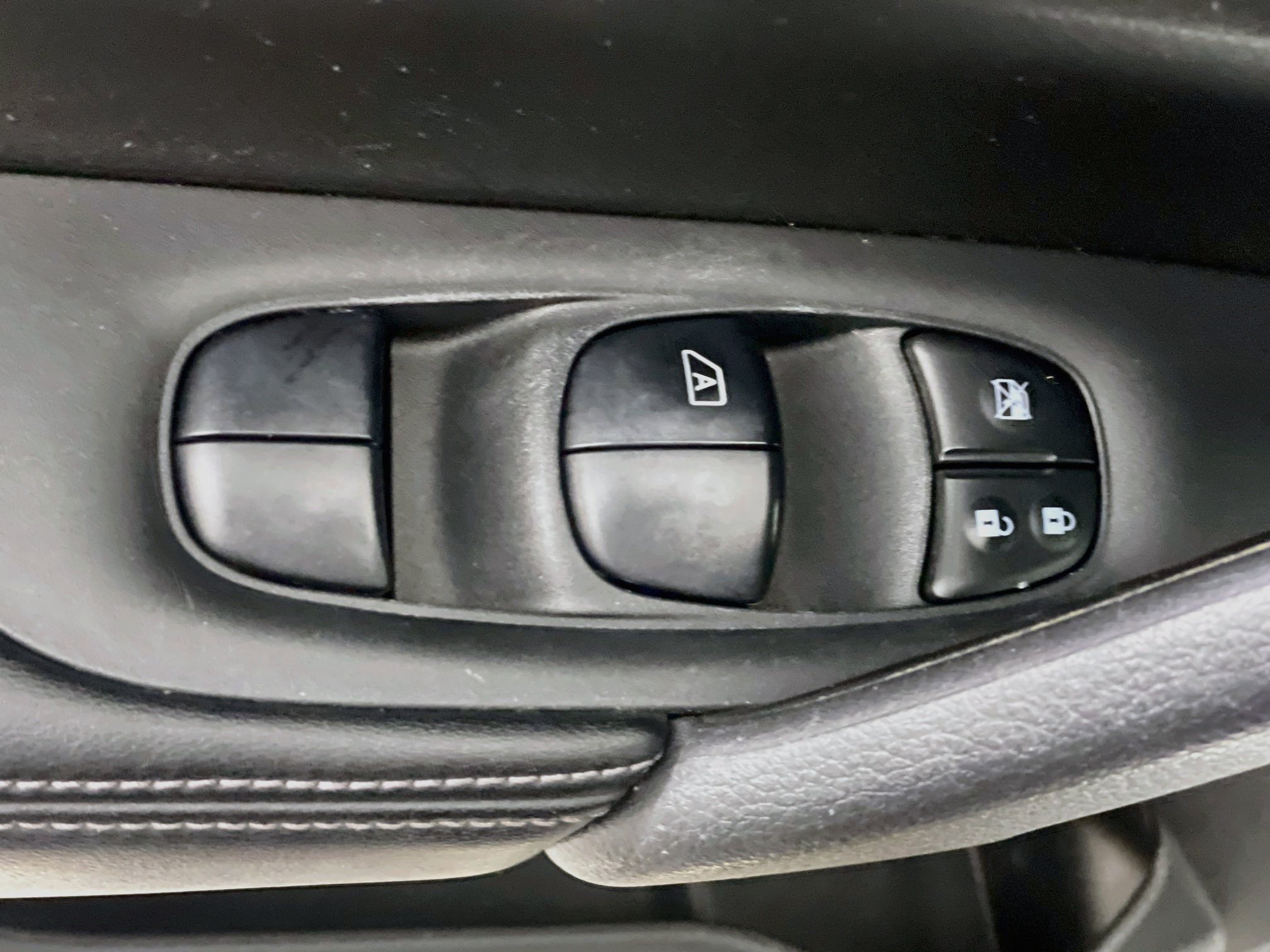 Used 2017 Nissan Rogue S FWD image 15