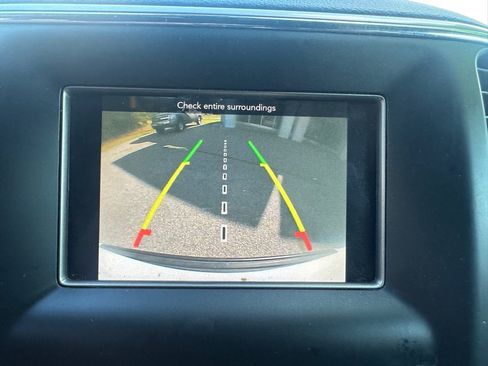 Used 2021 Jeep Grand Cherokee Laredo RWD image 16