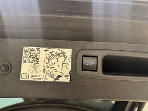 Used 2021 Toyota Highlander Platinum image 16