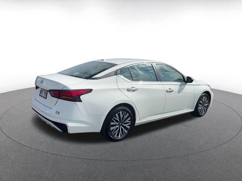 Used 2025 Nissan Altima 2.5 SV image 15