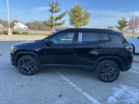 New 2026 Jeep Compass Latitude image 18