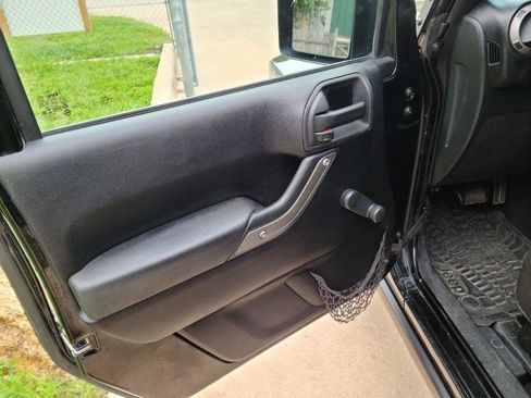 Used 2014 Jeep Wrangler Sport AWD/4WD image 9