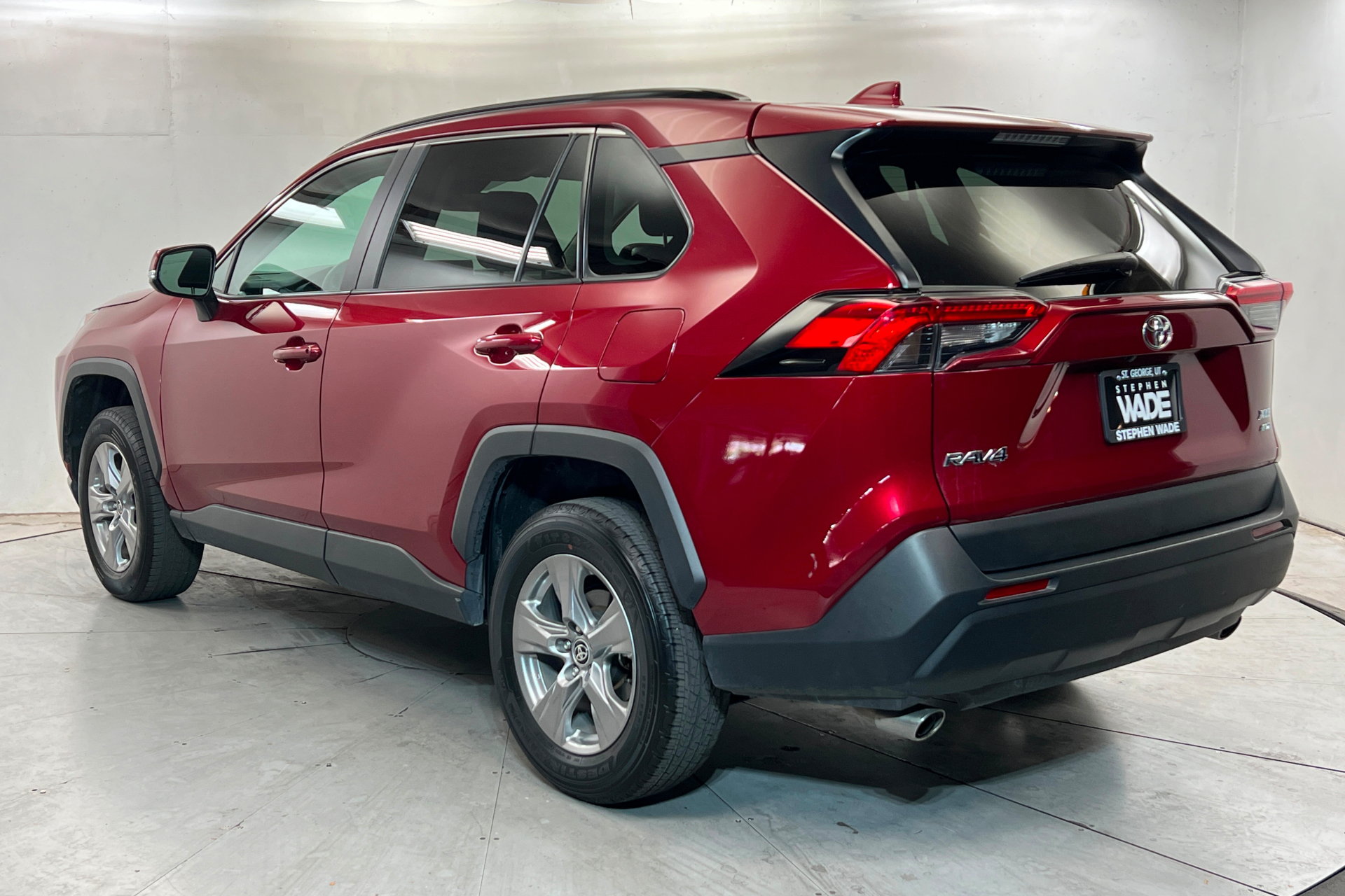 Used 2025 Toyota RAV4 XLE AWD/4WD image 3
