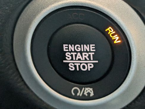 Used 2021 Chrysler Pacifica Touring-L w/ Uconnect Theater Family Group image 18