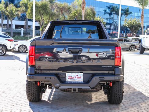 Used 2025 Toyota Tacoma Trailhunter image 13