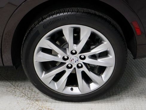 Used 2023 Buick Envision Avenir image 19