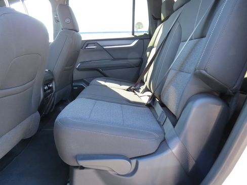 Used 2025 GMC Acadia Elevation image 13