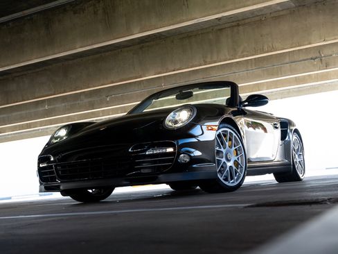 Used 2011 Porsche 911 Turbo S image 16