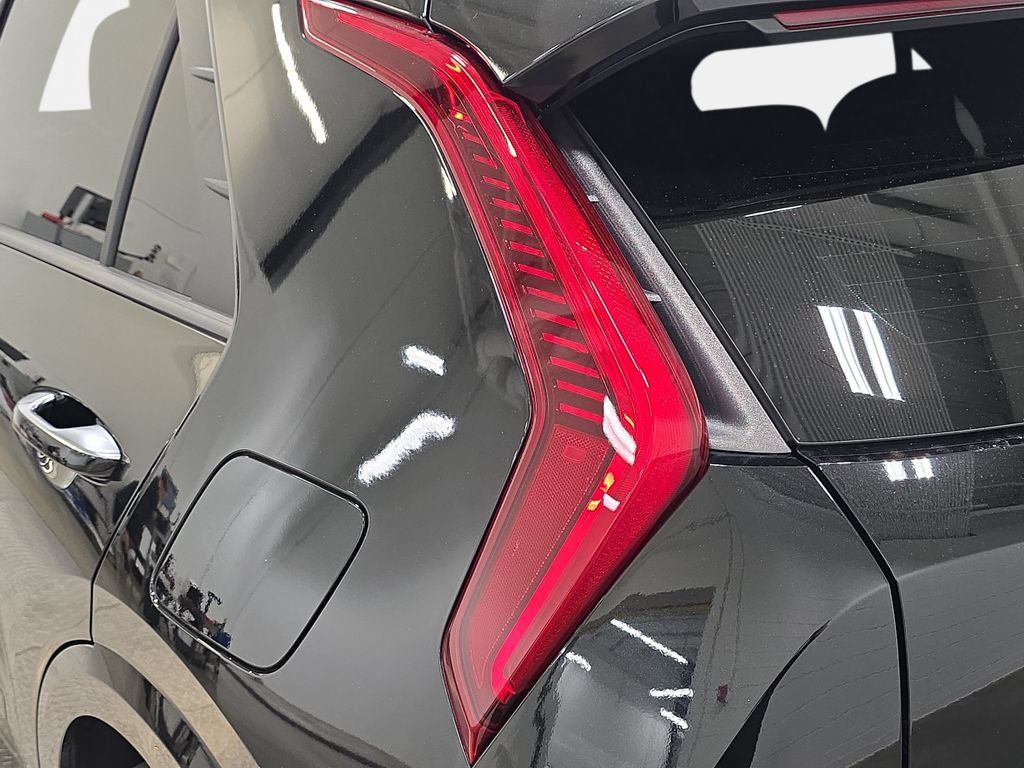 Used 2025 Kia Niro FWD image 32