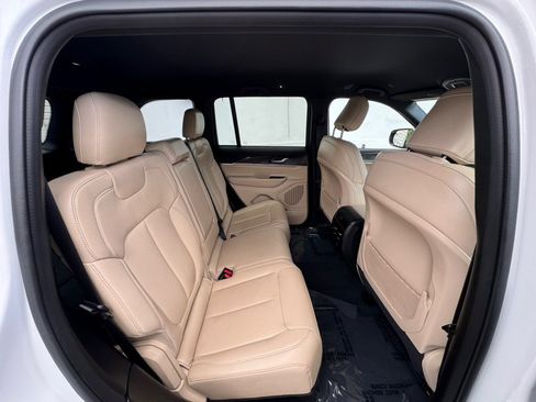Used 2023 Jeep Grand Cherokee Limited AWD/4WD image 12