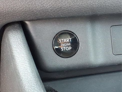 Used 2025 Nissan Rogue SV FWD image 11