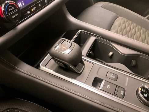 Certified 2025 Nissan Pathfinder SV image 16