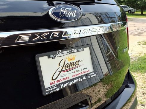 Used 2017 Ford Explorer XLT FWD image 30
