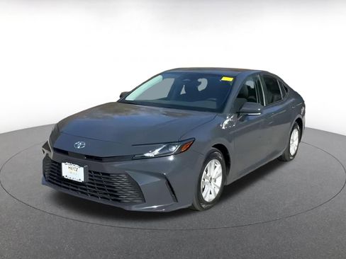Used 2025 Toyota Camry LE image 4