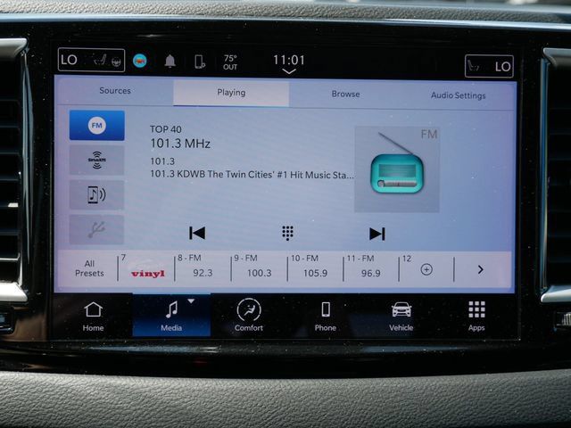 Used 2023 Chrysler Pacifica Touring-L FWD image 13