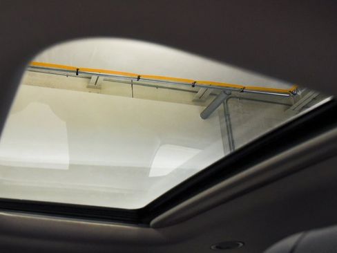 Used 2024 Kia Carnival SX Prestige image 33