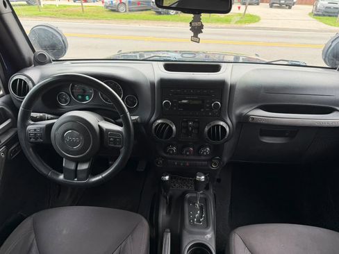 Used 2013 Jeep Wrangler Unlimited Sport AWD/4WD image 15