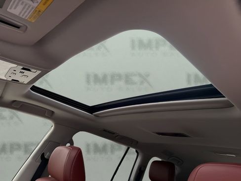 Used 2021 Lexus LX 570 4WD w/ Luxury Package image 12