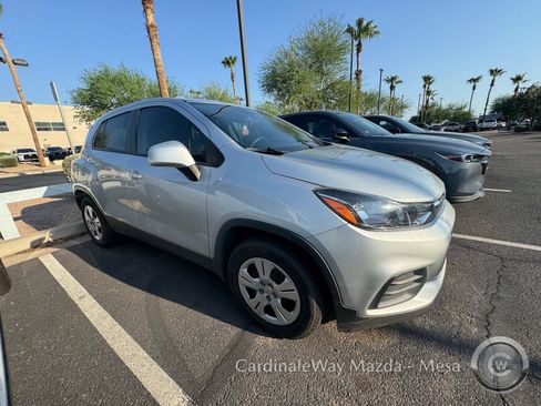 Used 2018 Chevrolet Trax LS FWD image 3