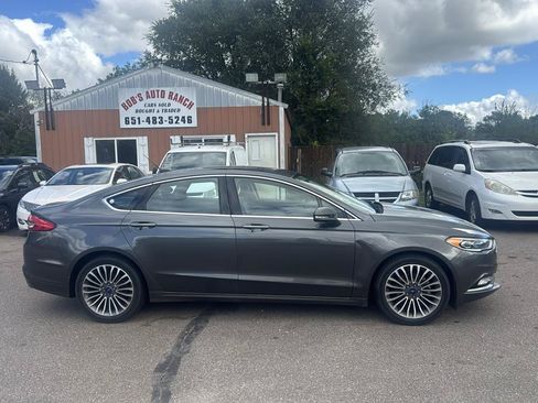 Used 2017 Ford Fusion SE w/ Fusion SE Technology Package FWD image 4