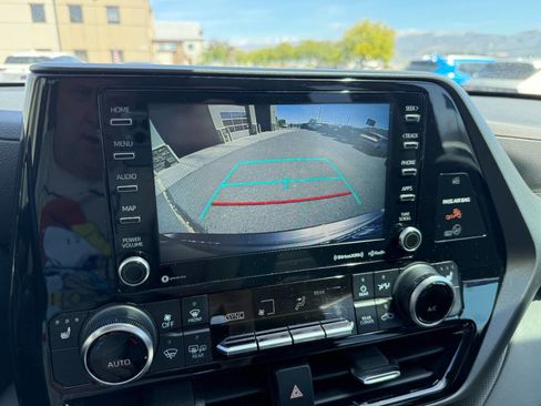 Used 2021 Toyota Highlander XLE AWD/4WD image 34