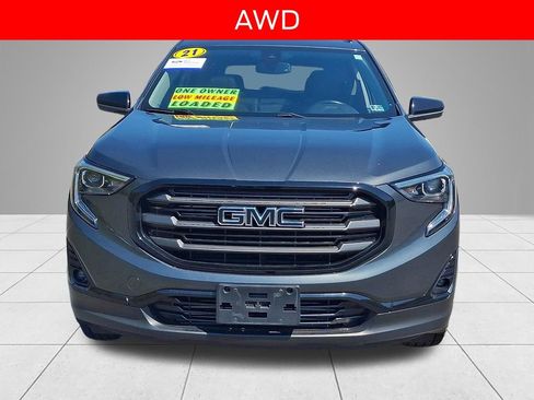 Used 2021 GMC Terrain SLT w/ Infotainment Package II AWD/4WD image 2