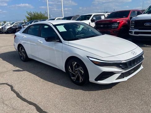 Used 2025 Hyundai Elantra Sport FWD image 2
