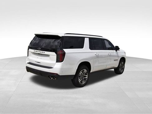 Used 2025 Chevrolet Suburban Z71 AWD/4WD image 4